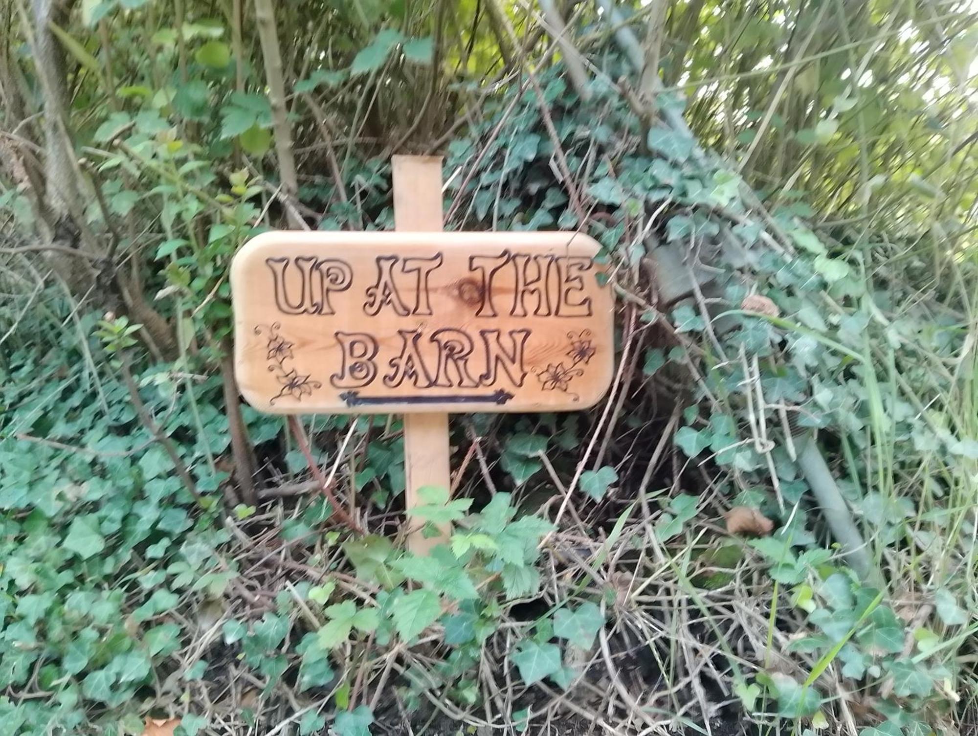 Hotel Up At The Barn Petworth Exterior foto